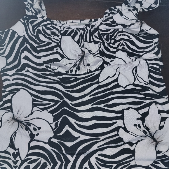 White House Black Market top - Picture 1 of 3